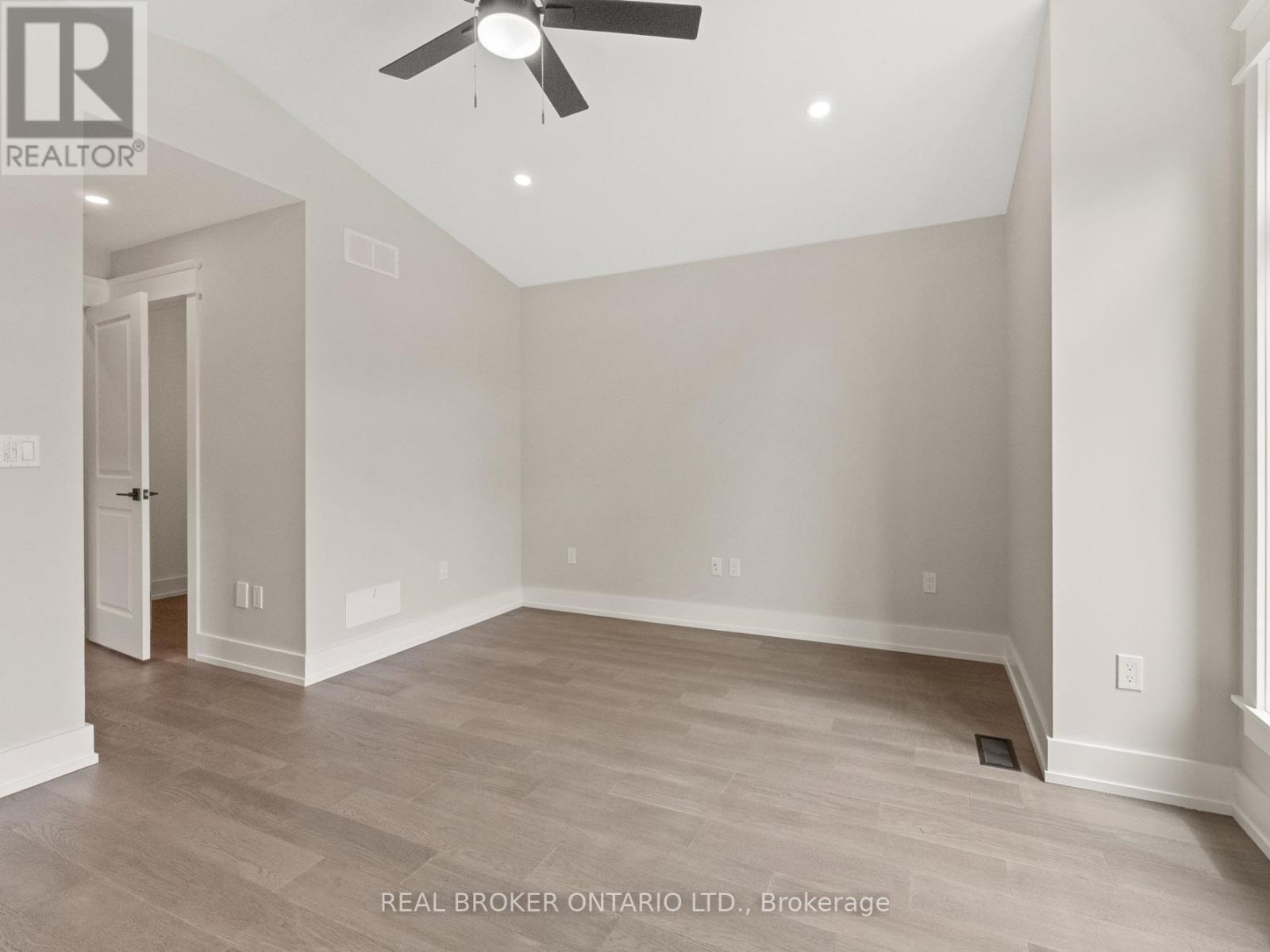 44 Topham Boulevard Property Photo 20