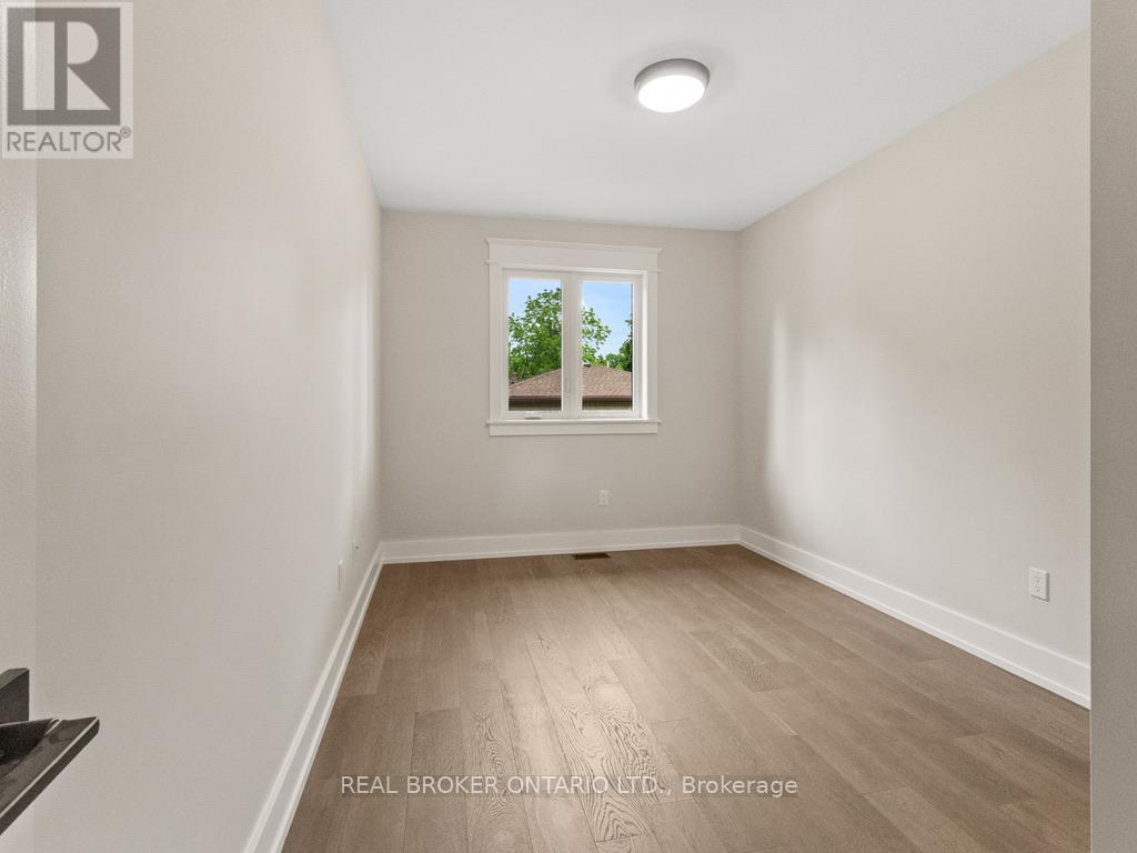44 Topham Boulevard Property Photo 24