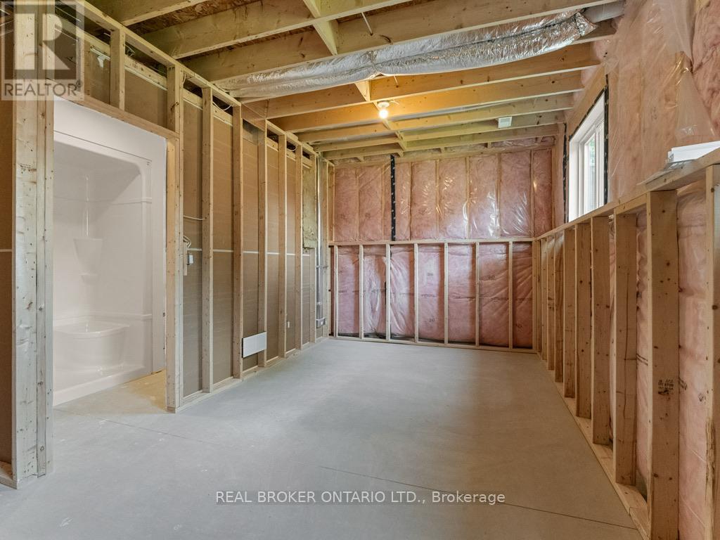 44 Topham Boulevard Property Photo 31
