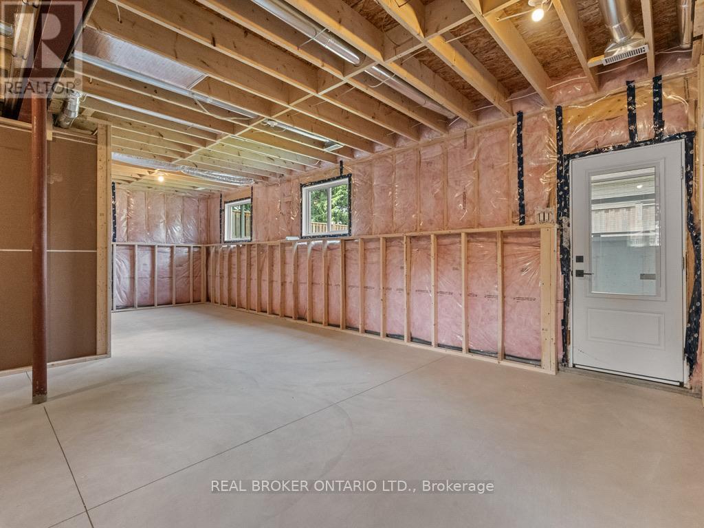 44 Topham Boulevard Property Photo 32