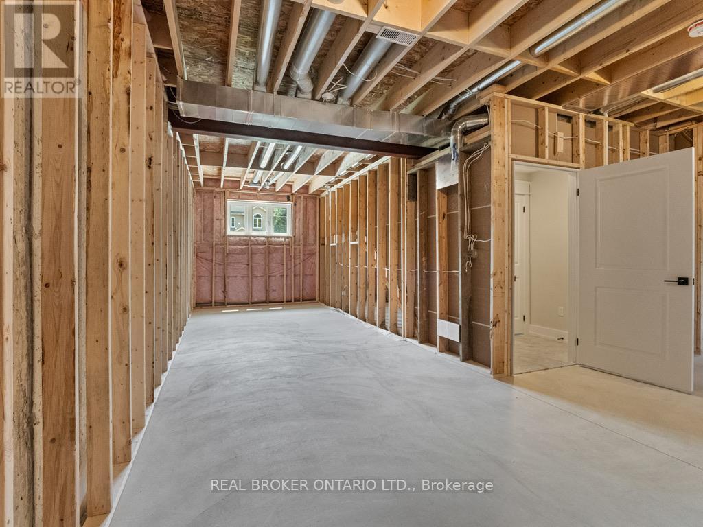 44 Topham Boulevard Property Photo 34
