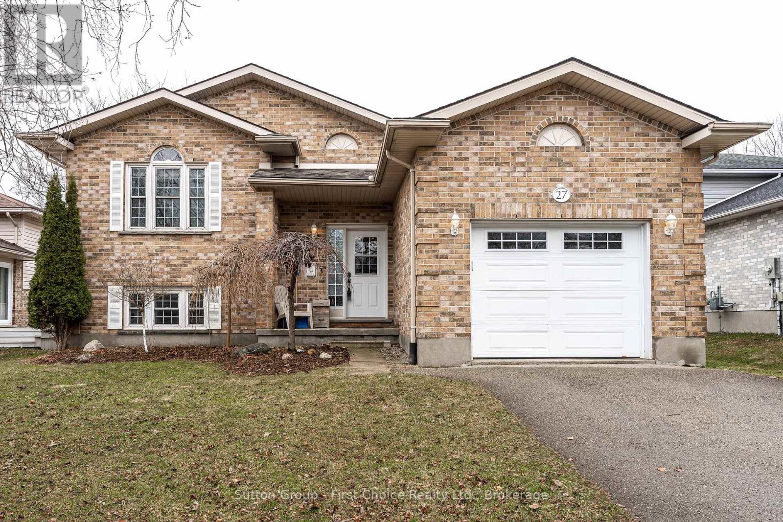 27 Mcqueen Court Property Photo 1