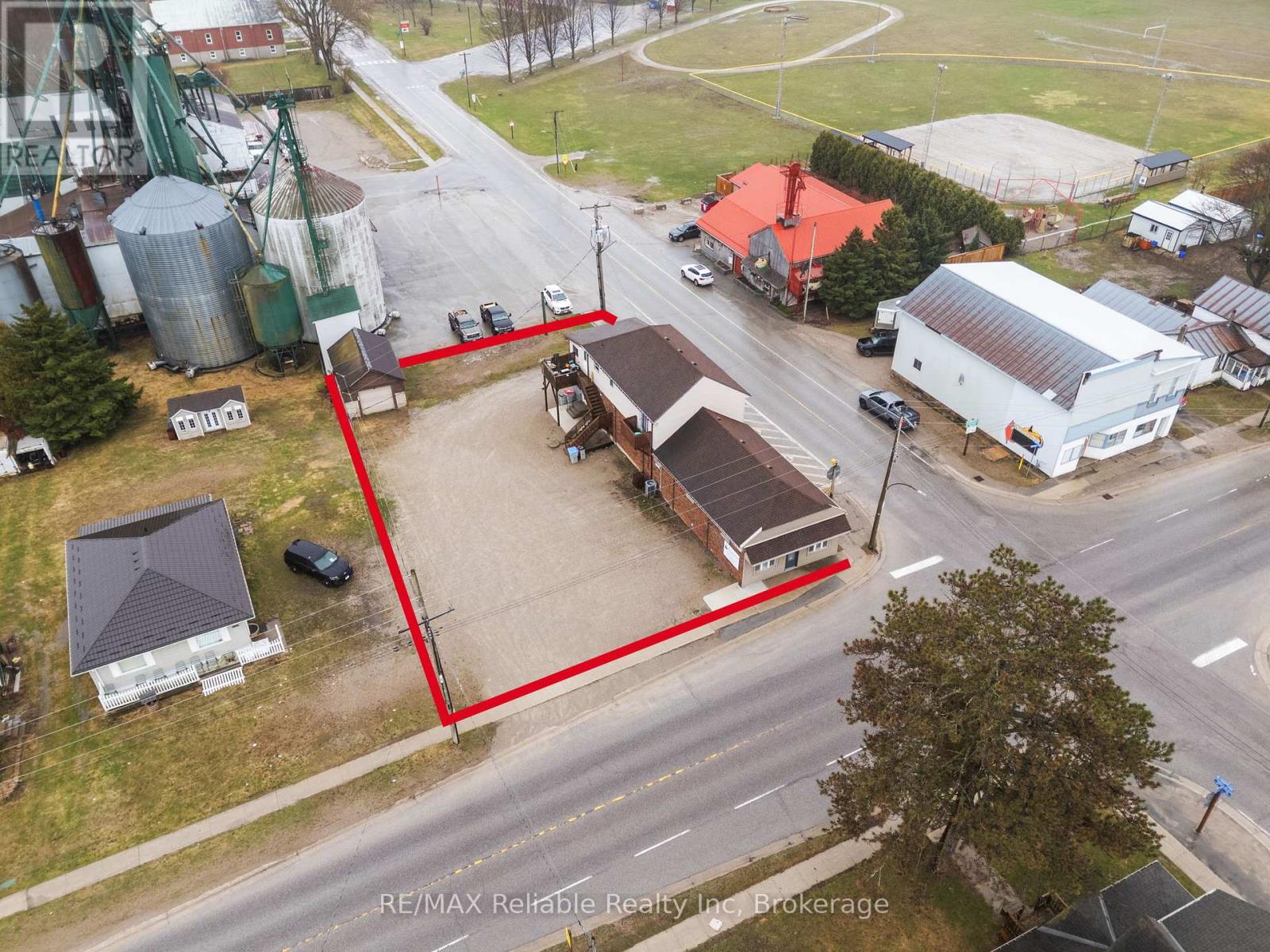 271 Main Street Property Photo 3