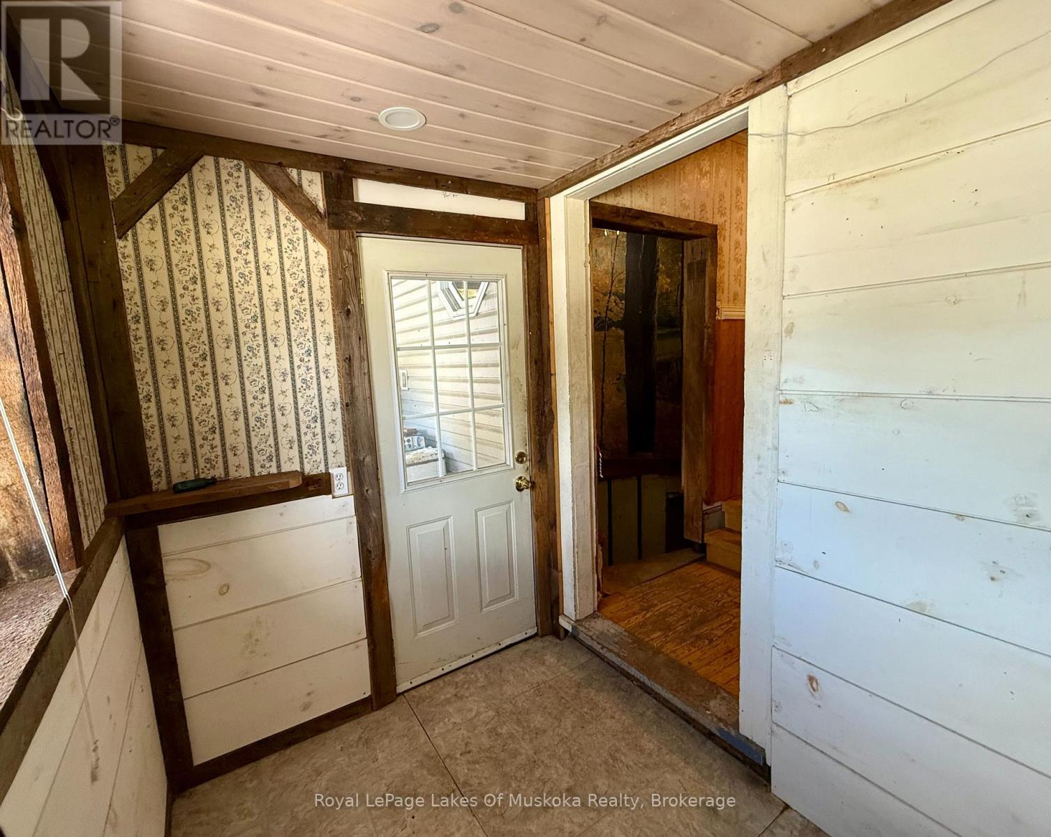 1071 Naismith Road Property Photo 3