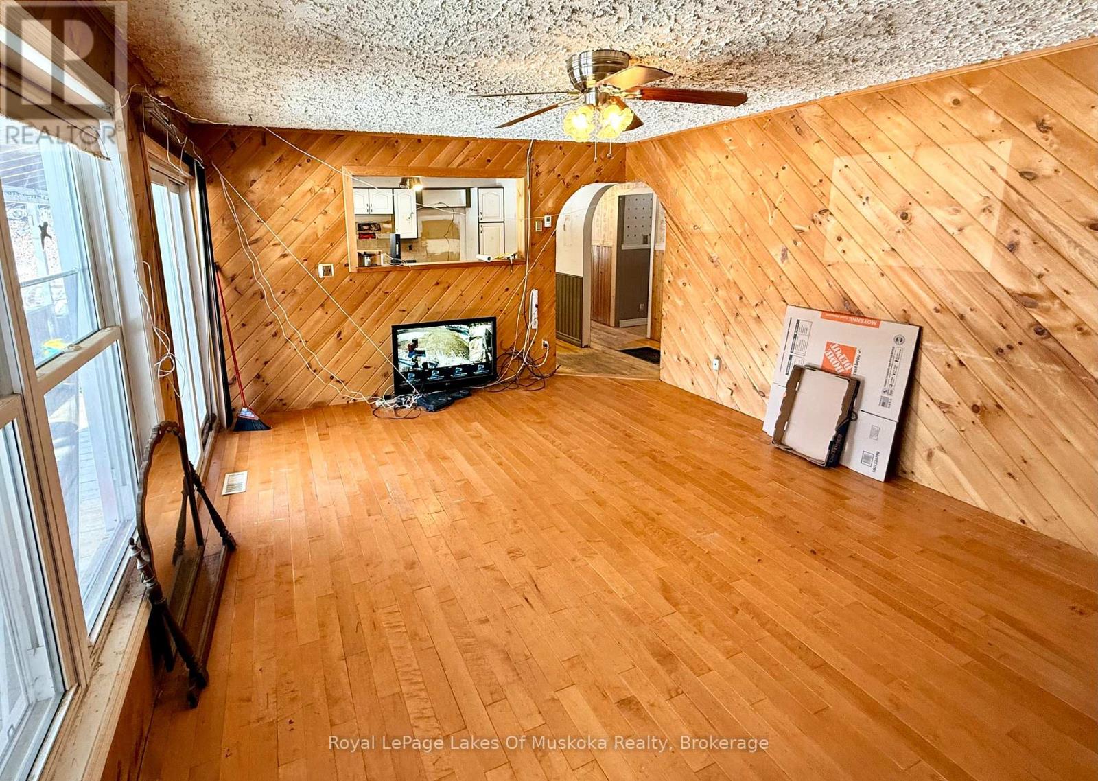 1071 Naismith Road Property Photo 8
