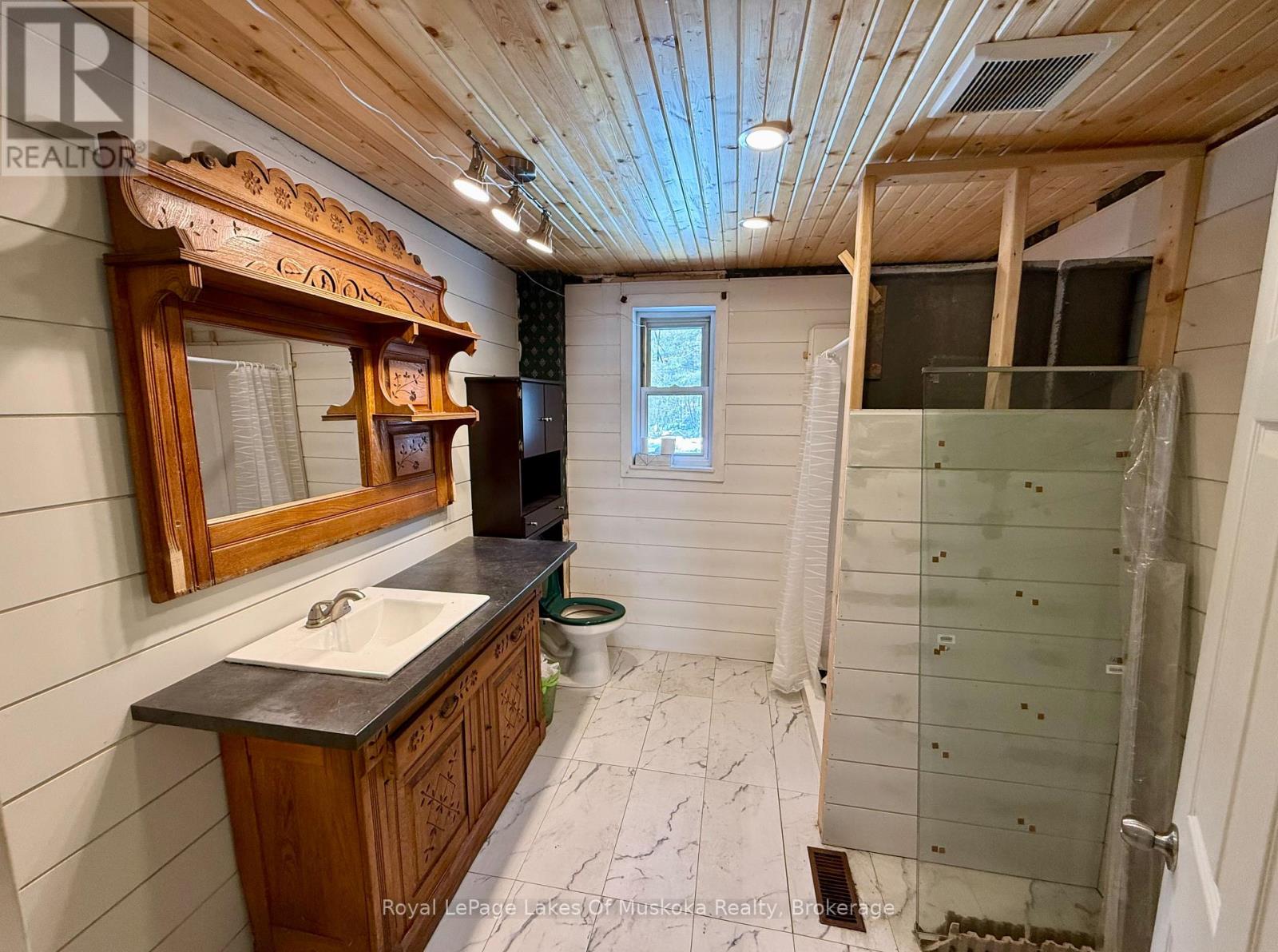 1071 Naismith Road Property Photo 11