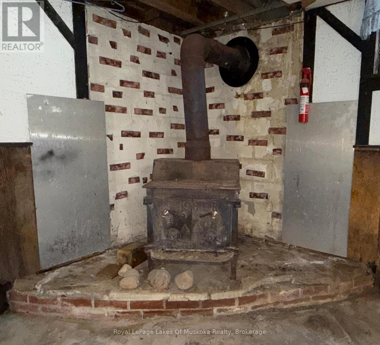 1071 Naismith Road Property Photo 14