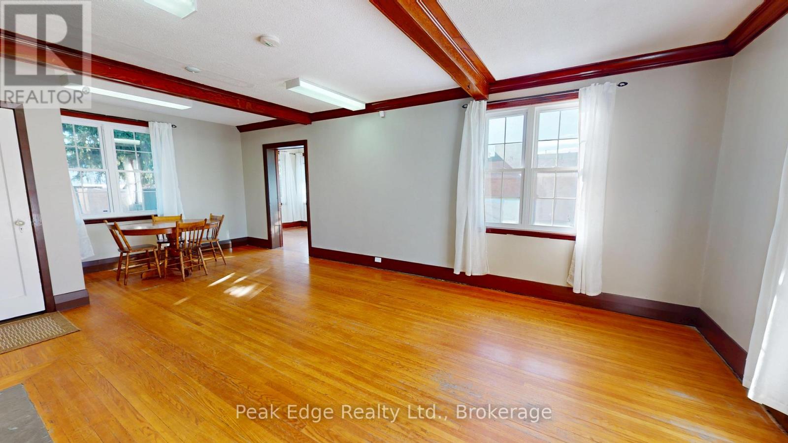 477 12th Avenue Property Photo 3