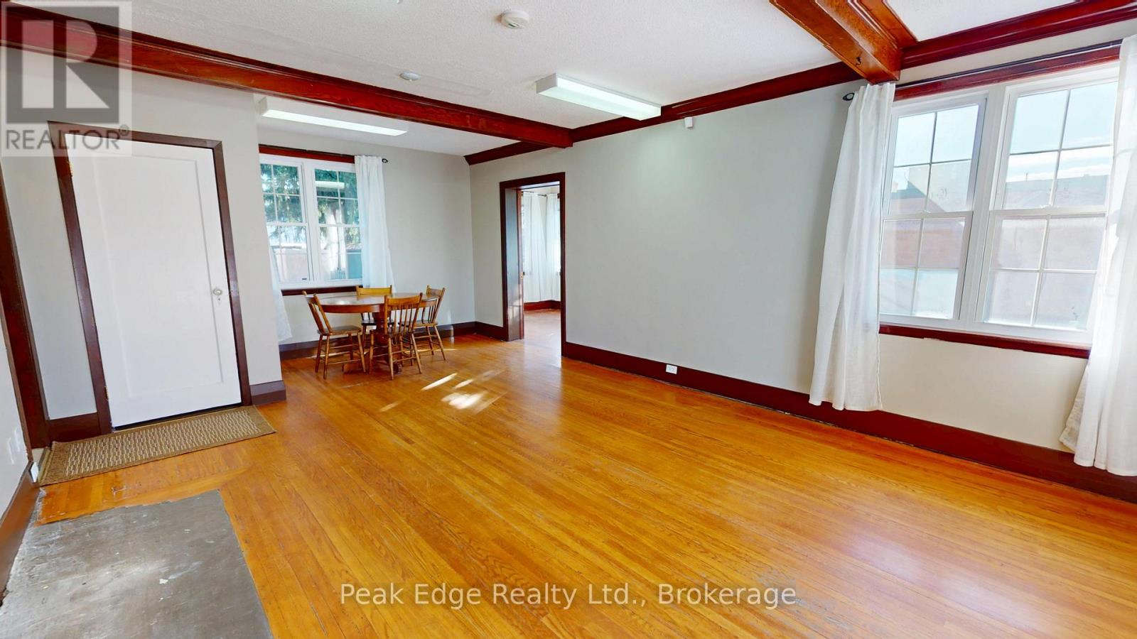 477 12th Avenue Property Photo 5