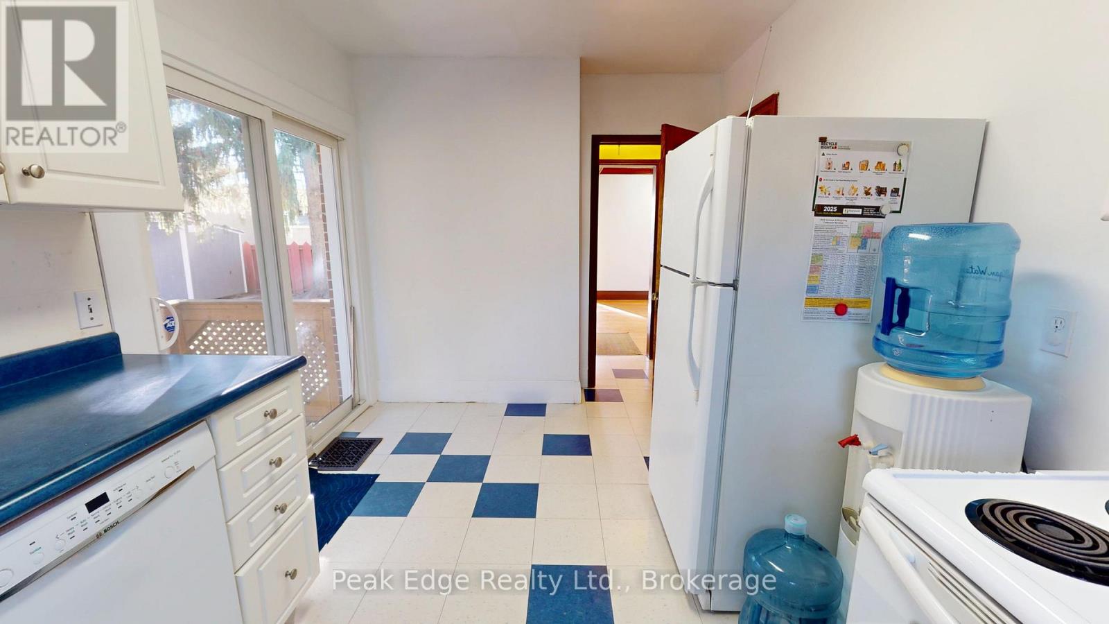 477 12th Avenue Property Photo 8