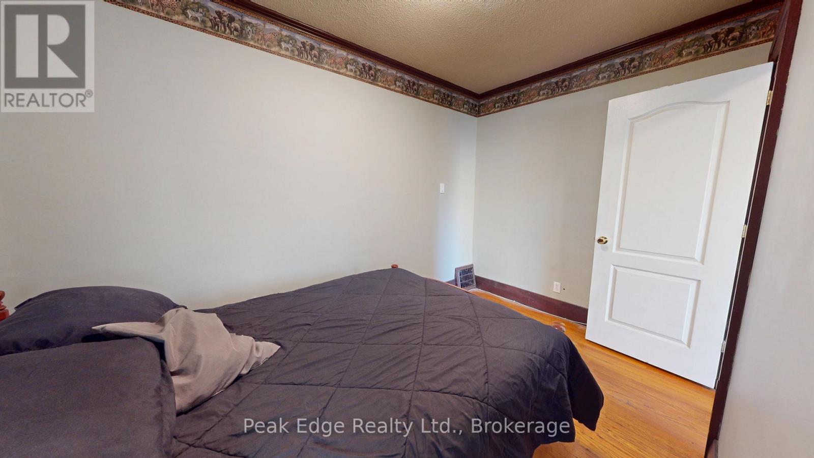 477 12th Avenue Property Photo 14