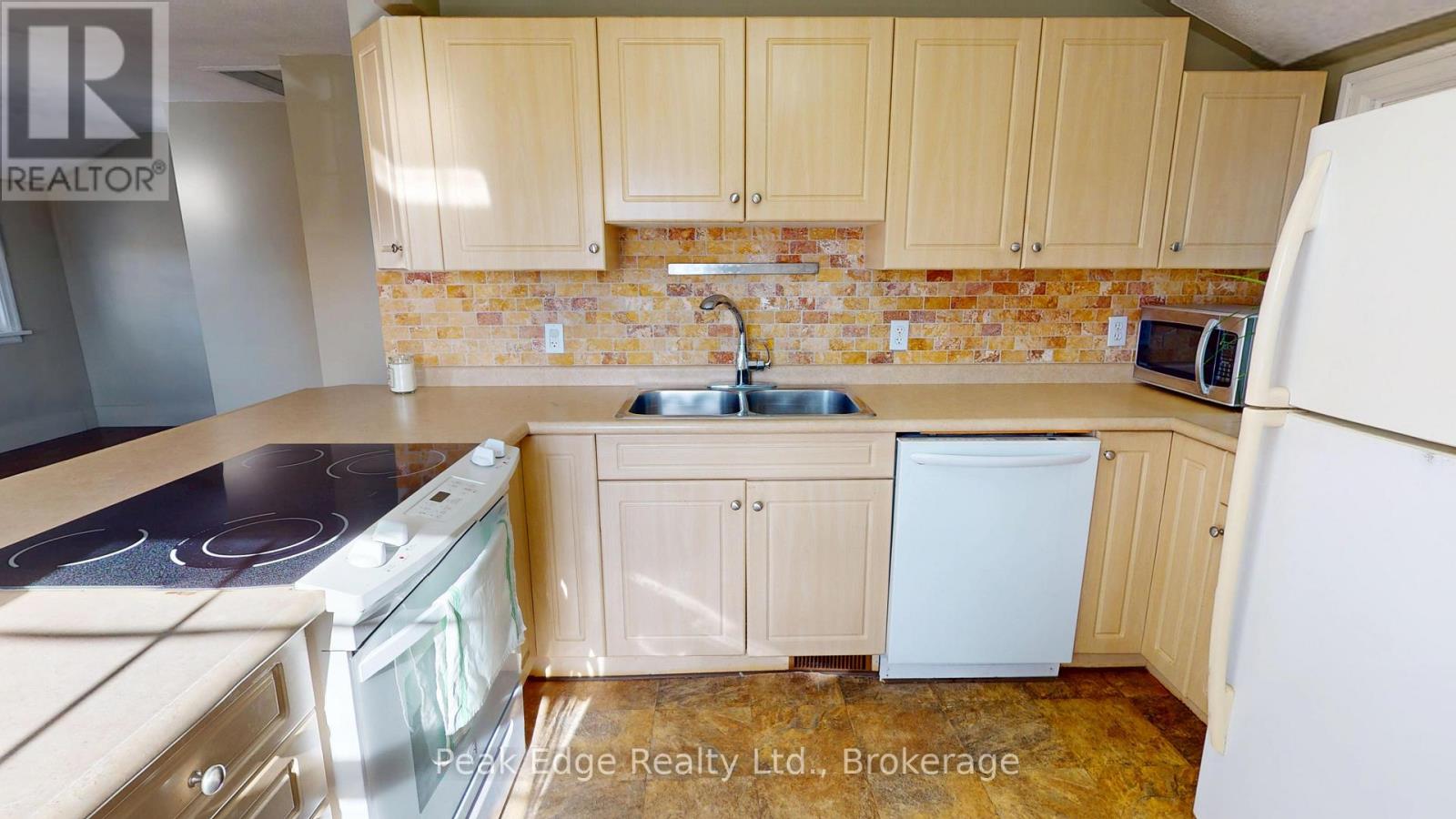 477 12th Avenue Property Photo 16
