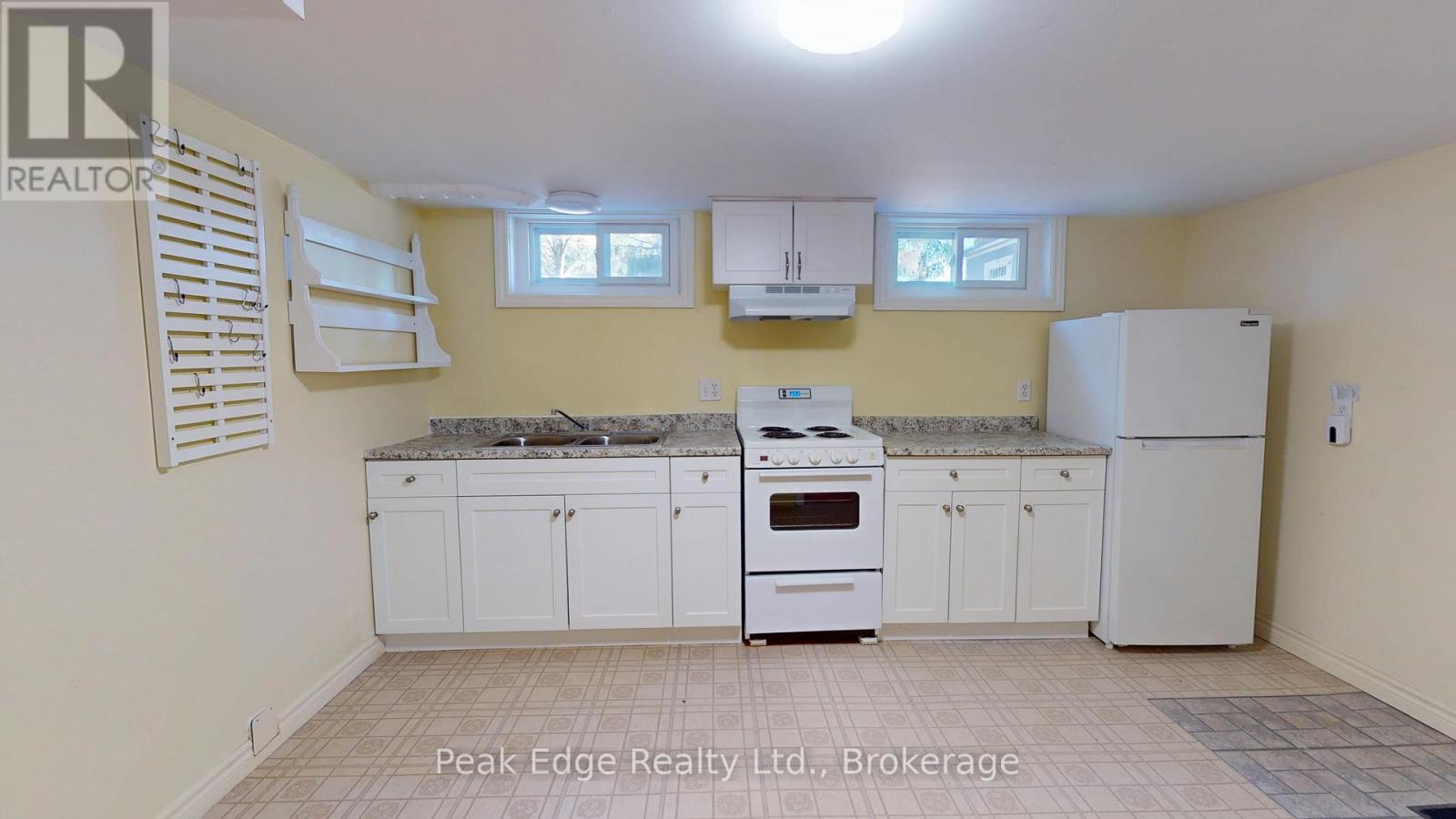477 12th Avenue Property Photo 24