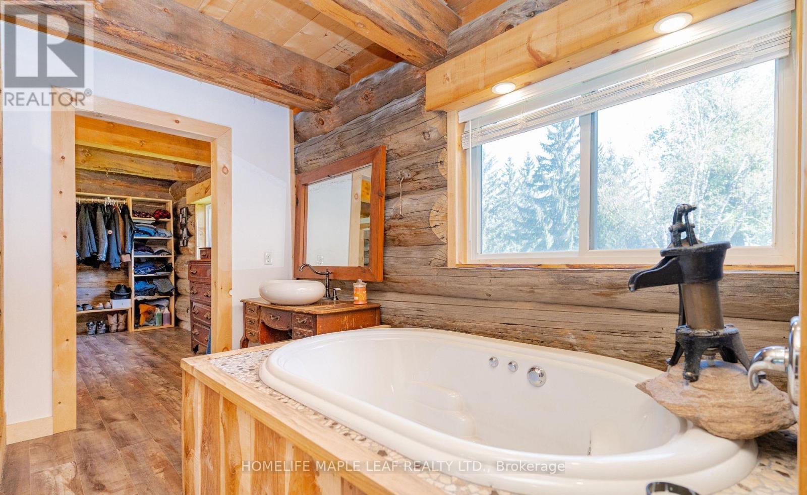 111440 11th Line Property Photo 20