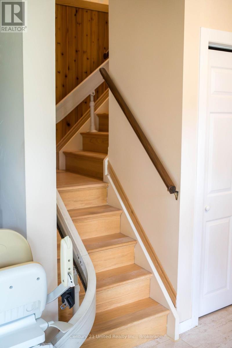 9588 Ardagh Crescent Property Photo 7
