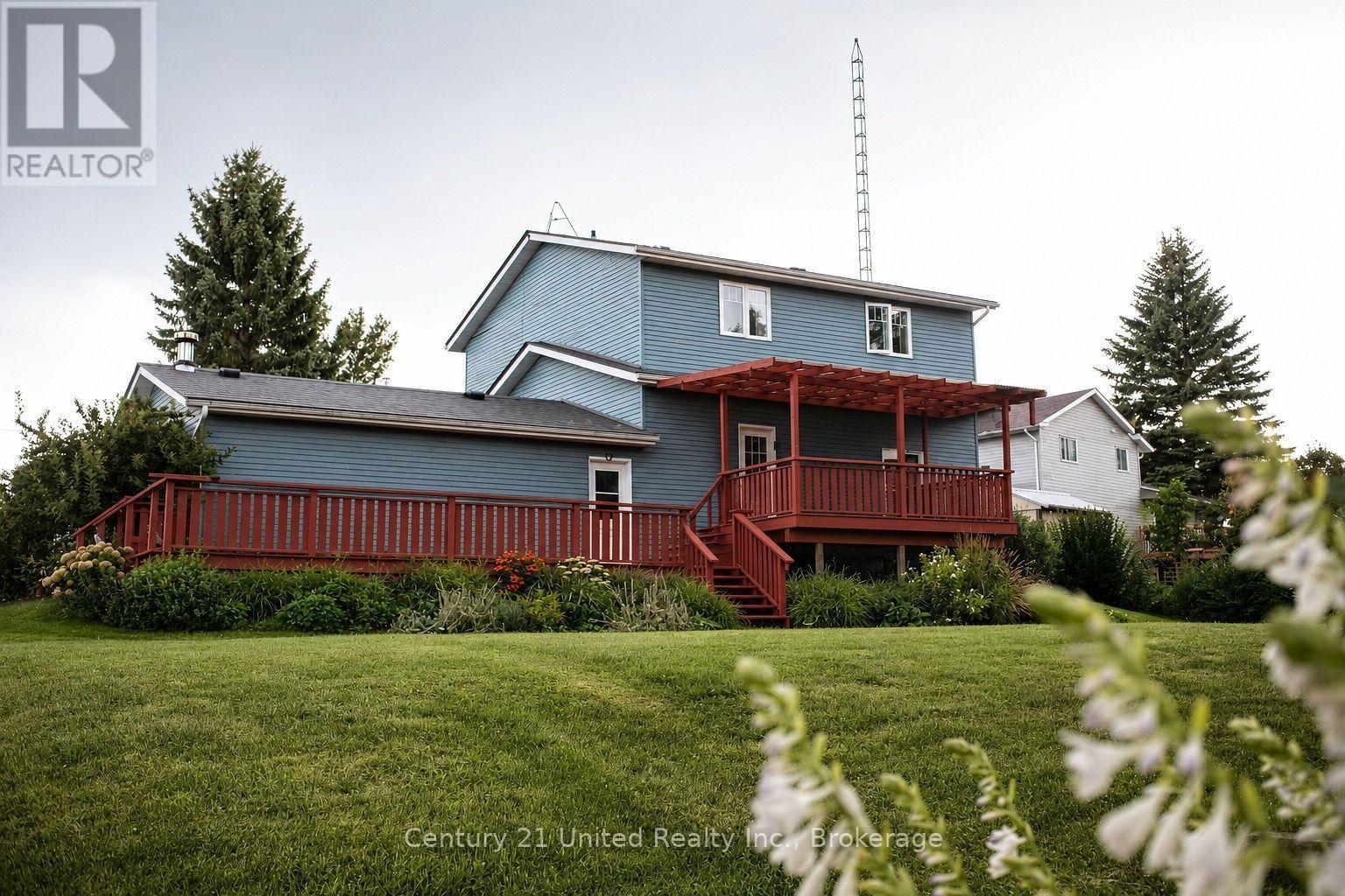 9588 Ardagh Crescent Property Photo 13