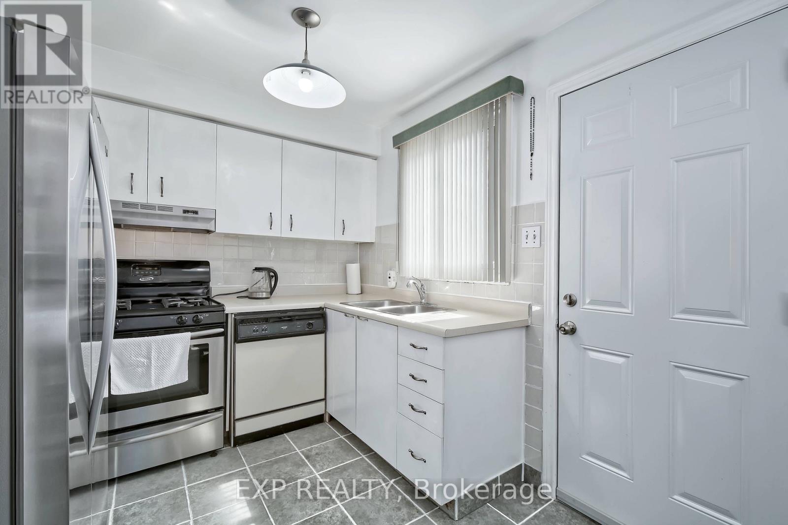 38 - 1430 Jalna Boulevard Property Photo 13