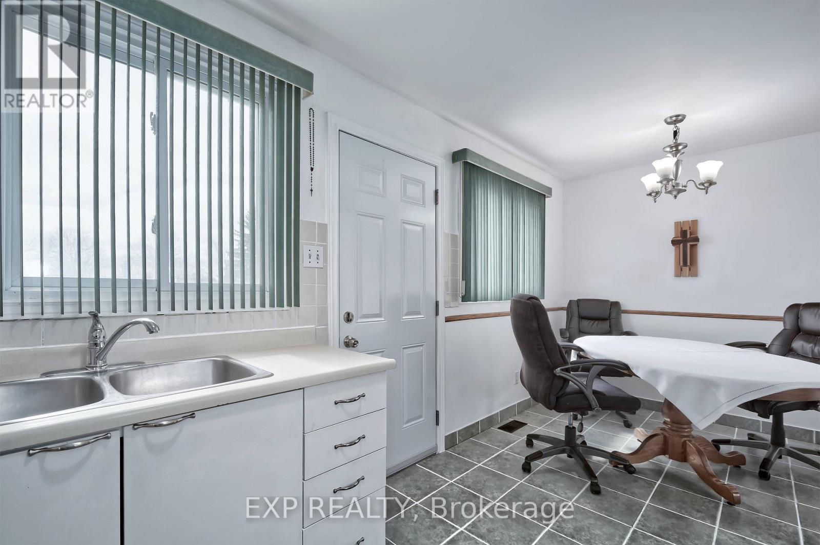 38 - 1430 Jalna Boulevard Property Photo 16