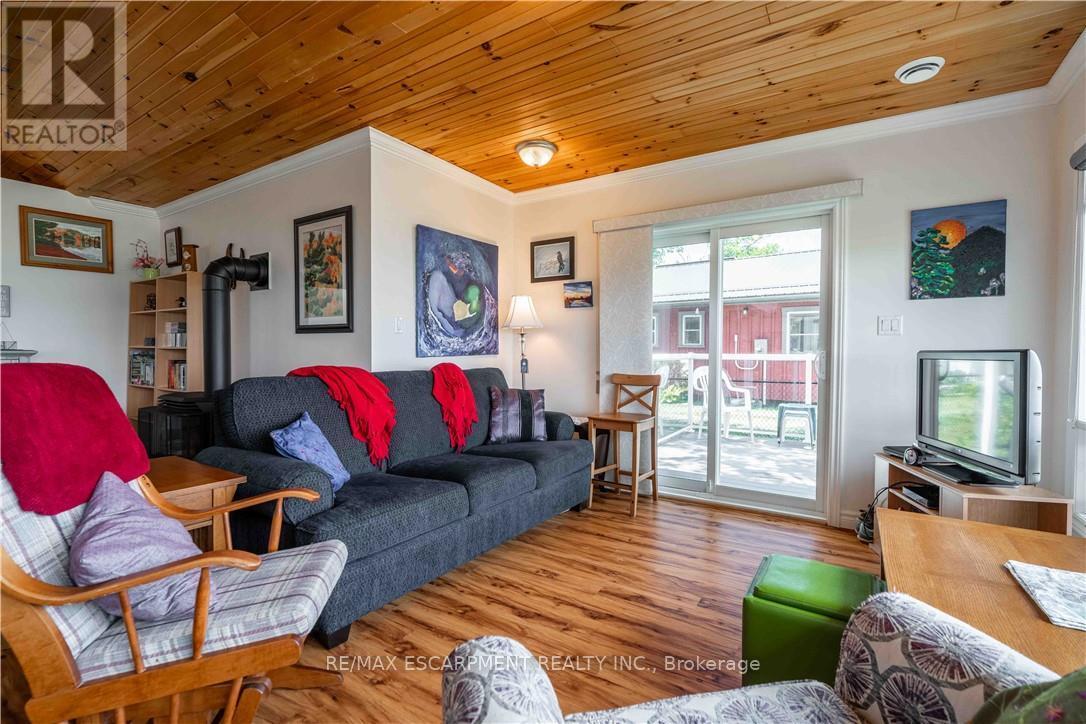2399 Lakeshore Road Property Photo 10