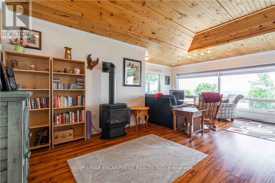 2399 Lakeshore Road Property Photo 17