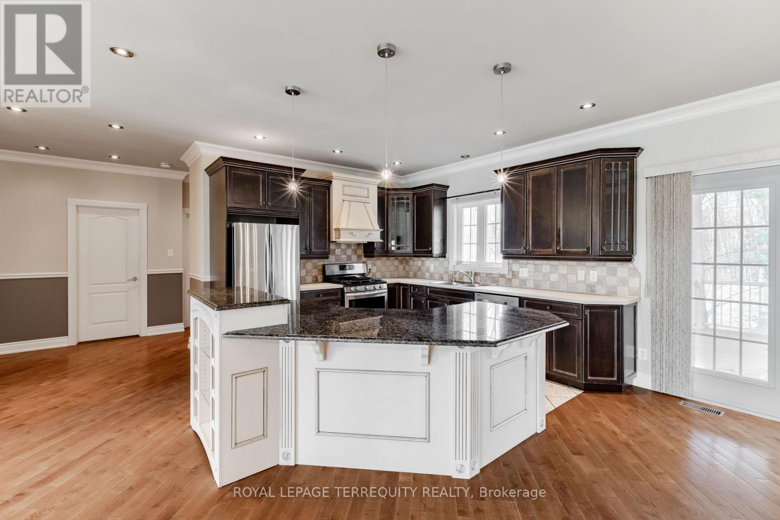 591 Du Parc Road Property Photo 6
