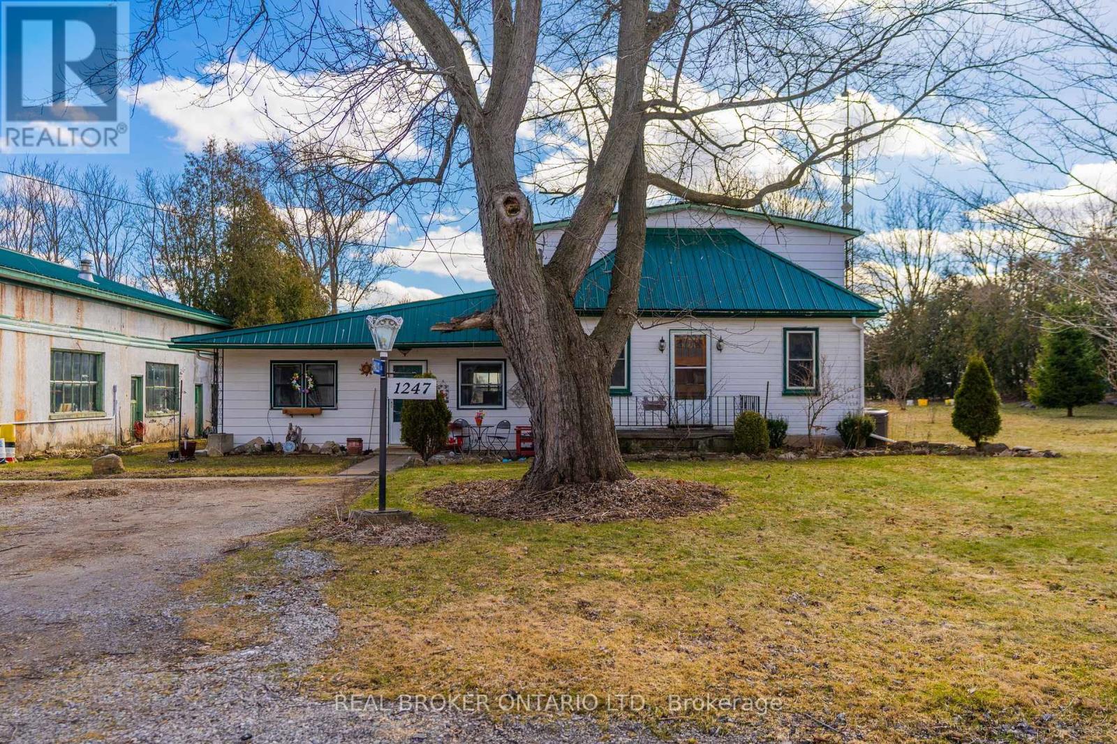 1247 Old 8 Highway Property Photo 3