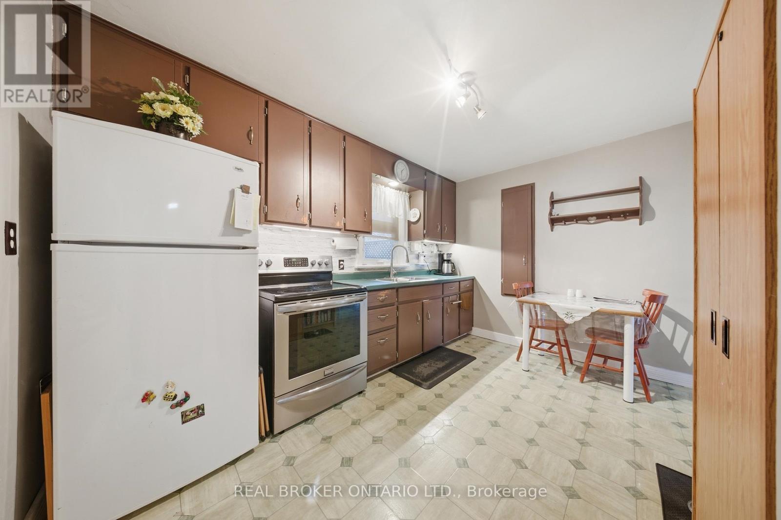 1247 Old 8 Highway Property Photo 12