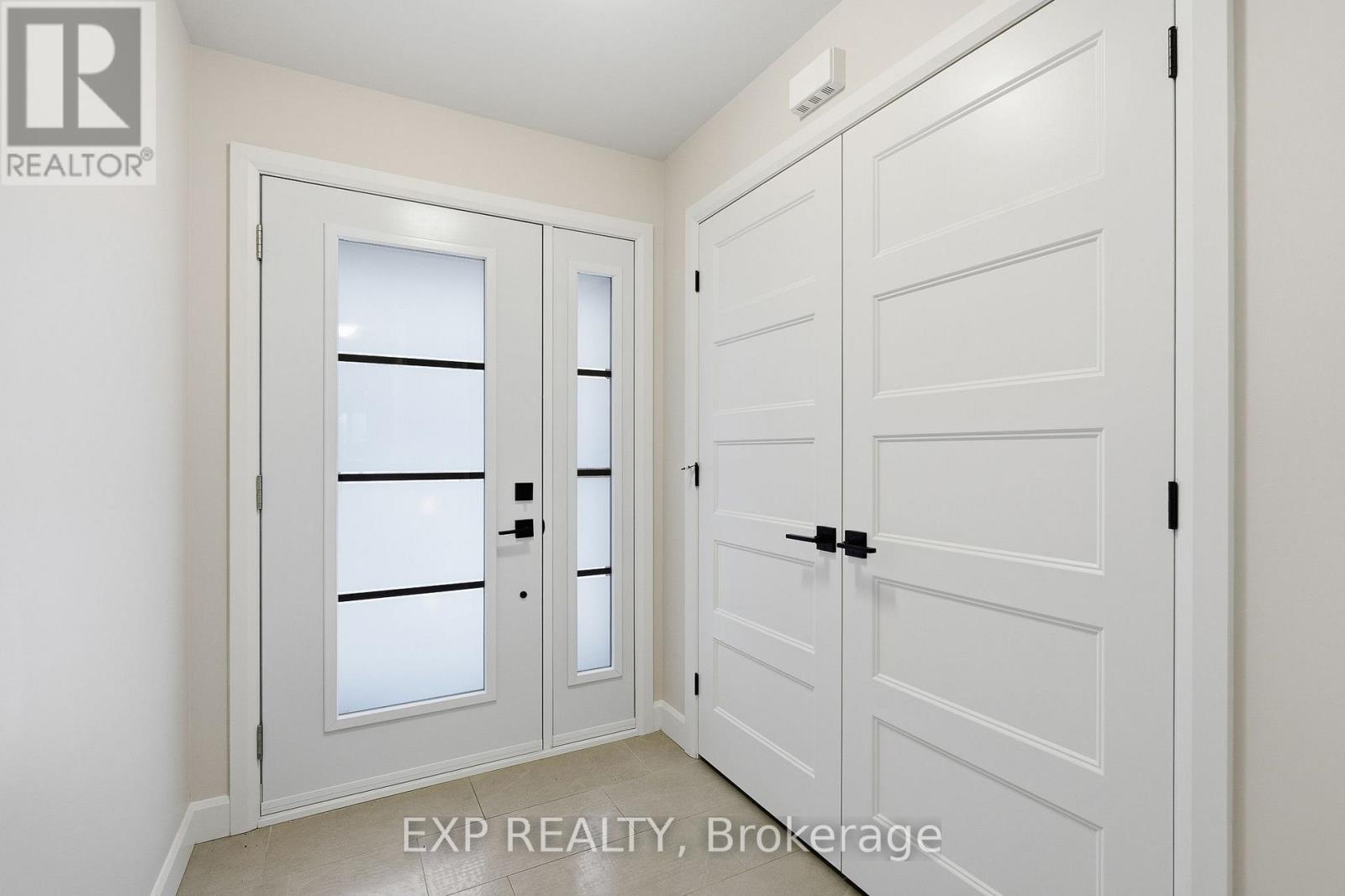 140 Elizabeth Crescent Property Photo 2