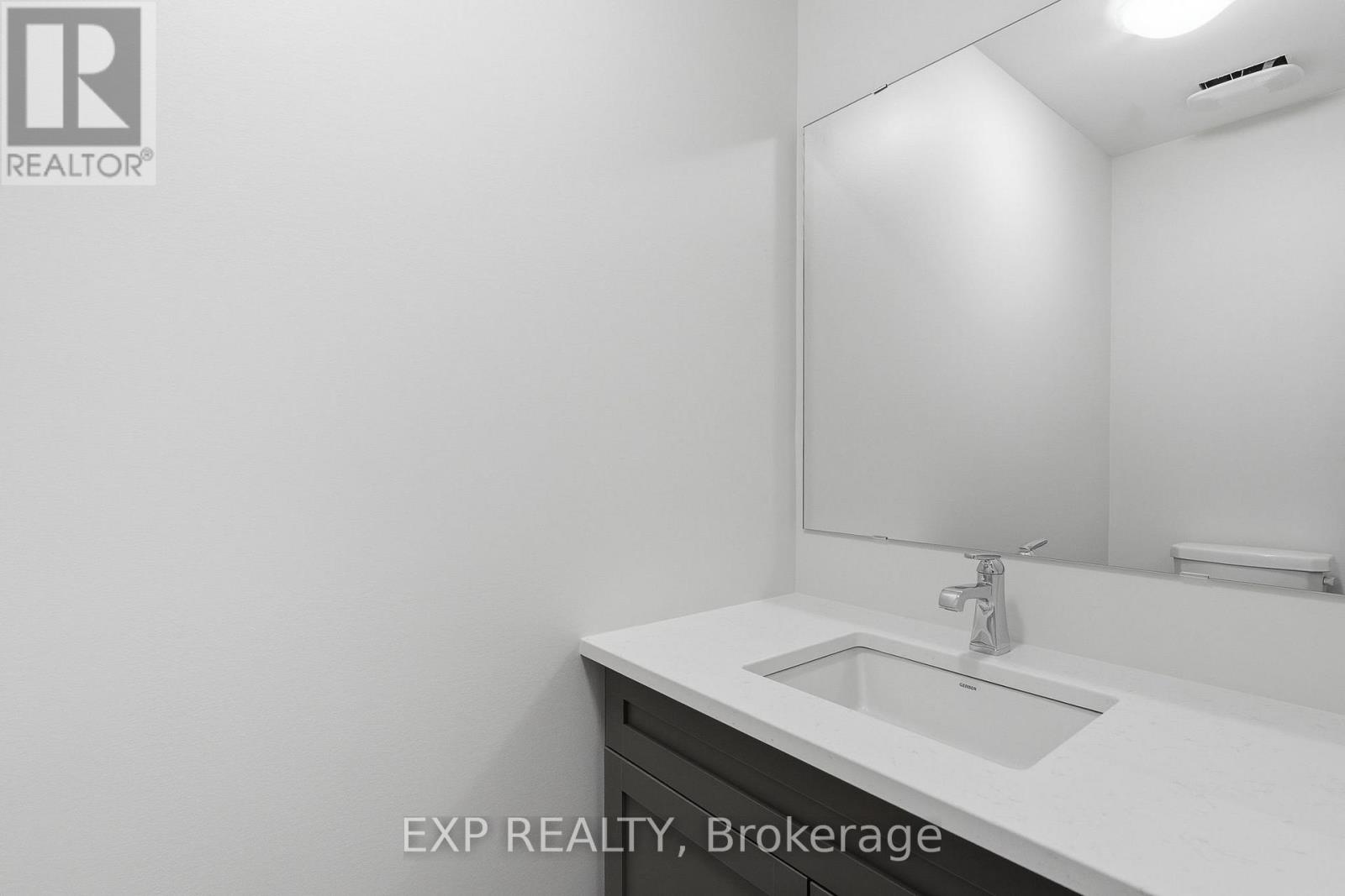 140 Elizabeth Crescent Property Photo 3