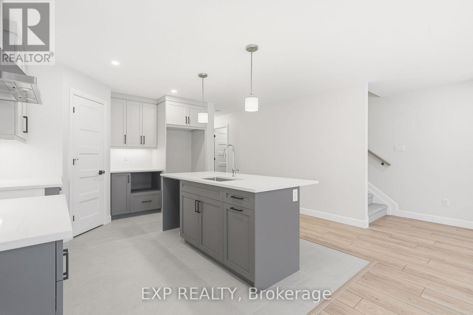140 Elizabeth Crescent Property Photo 6