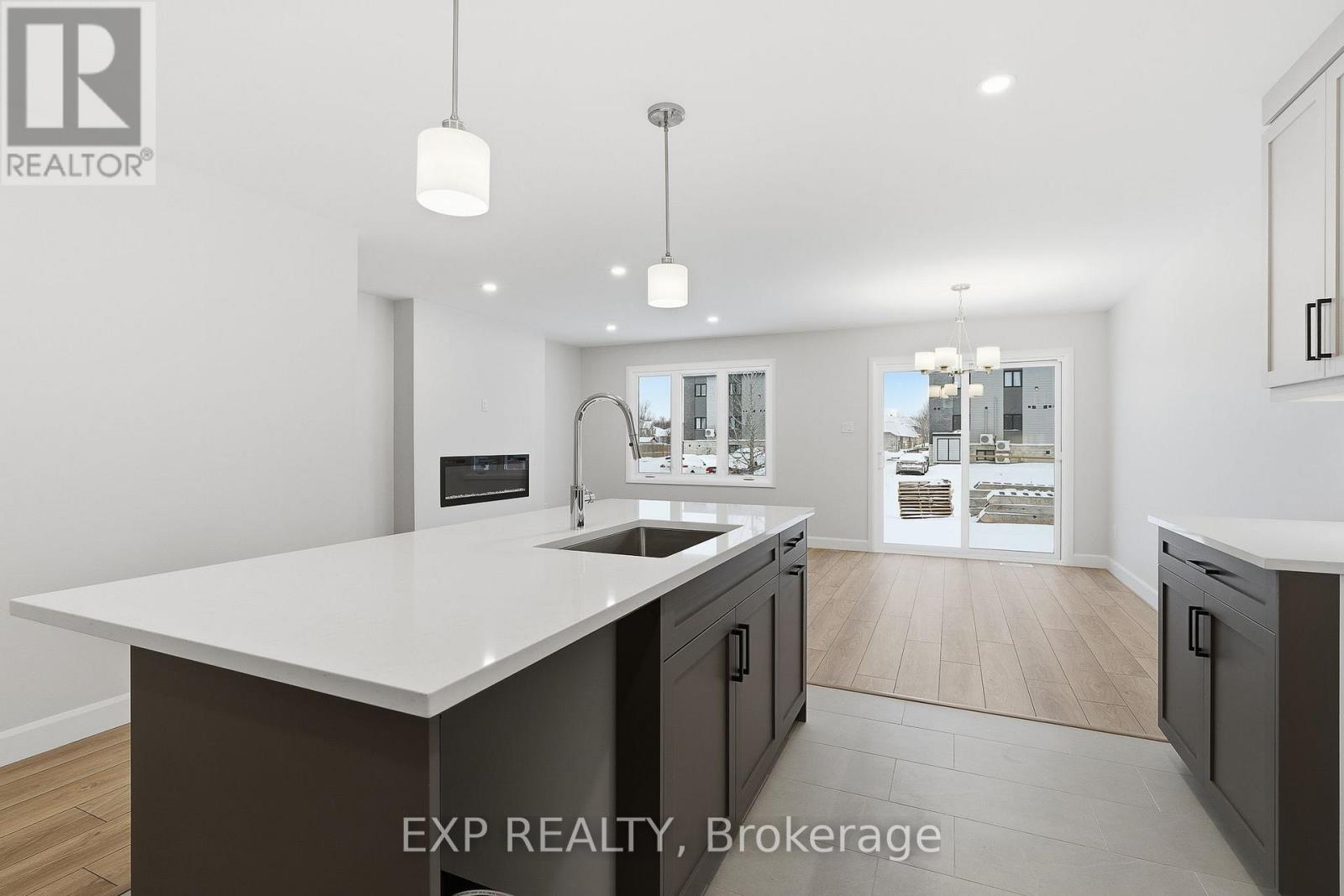 140 Elizabeth Crescent Property Photo 7
