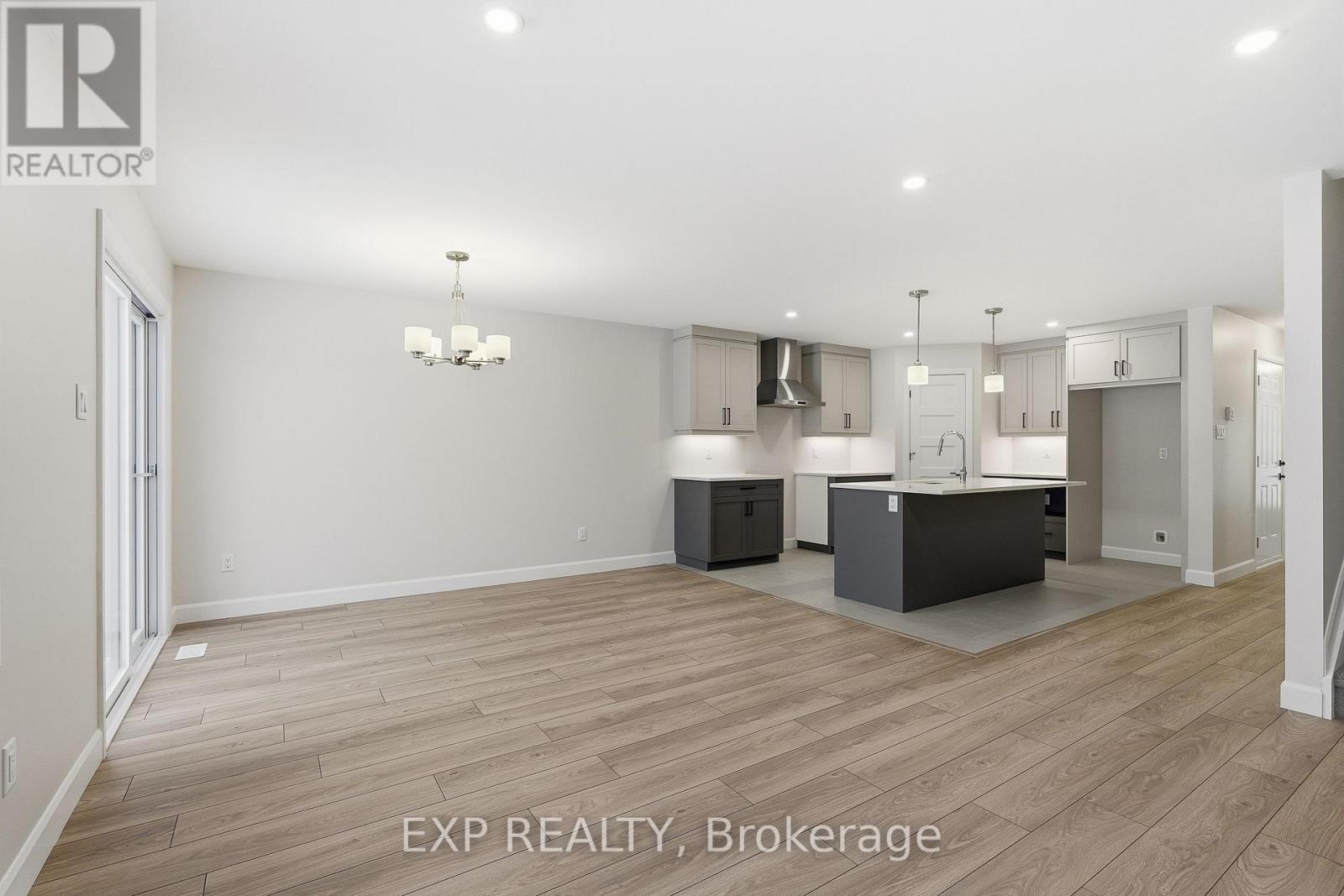 140 Elizabeth Crescent Property Photo 10