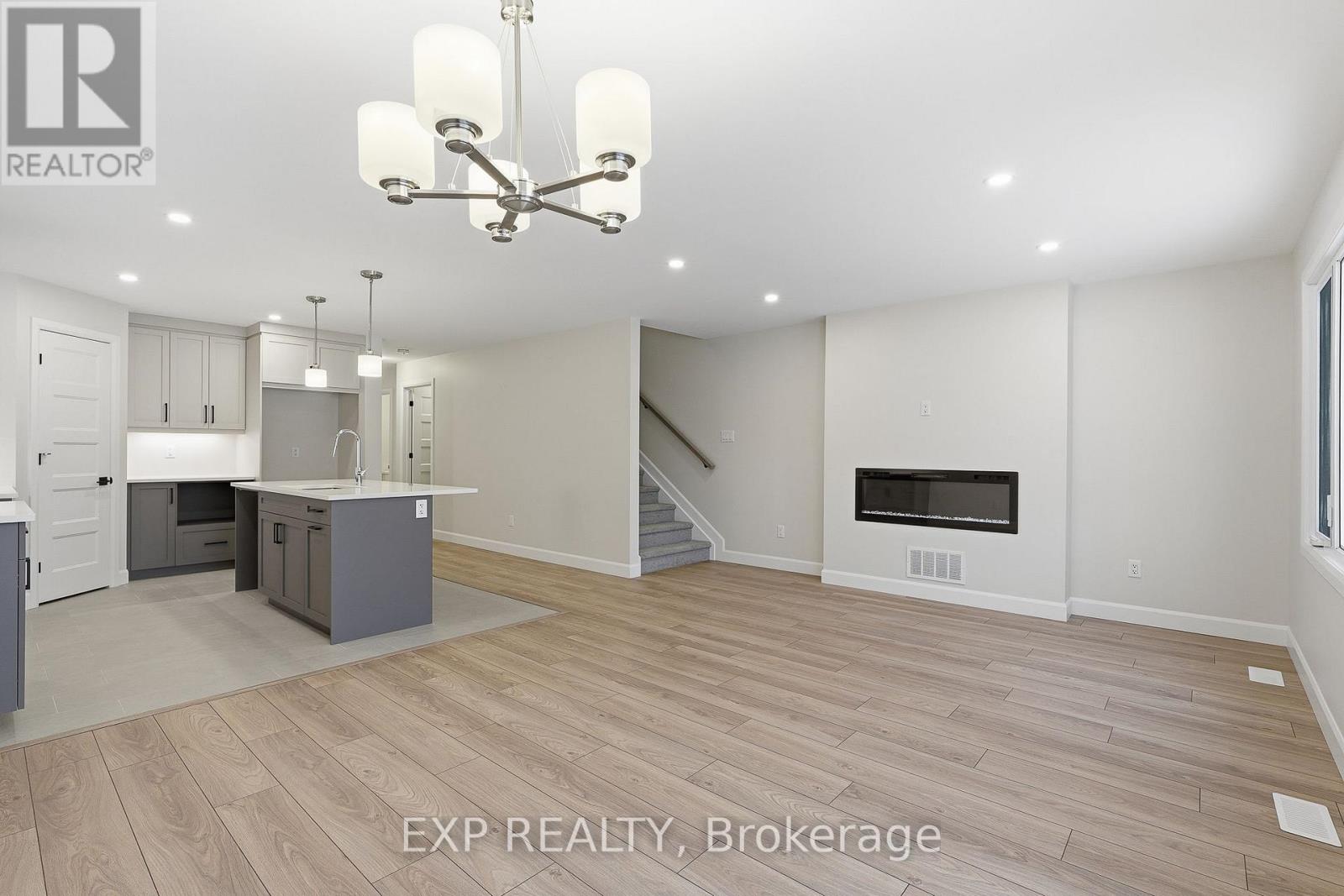 140 Elizabeth Crescent Property Photo 11