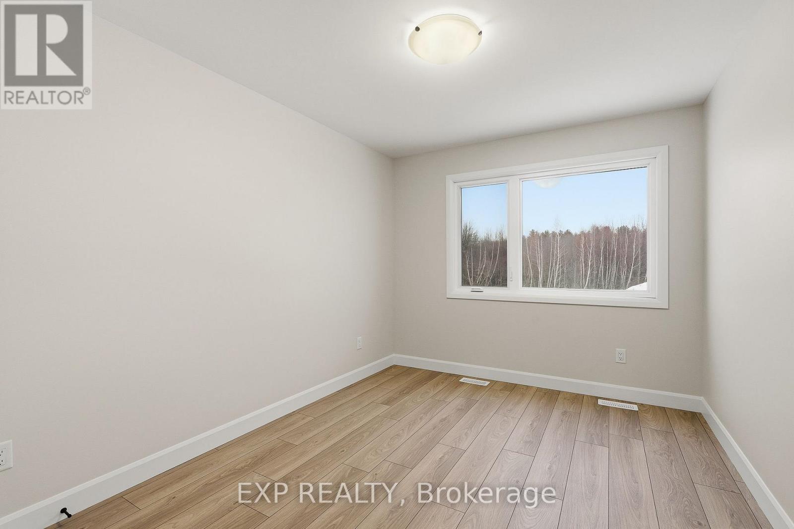 140 Elizabeth Crescent Property Photo 15