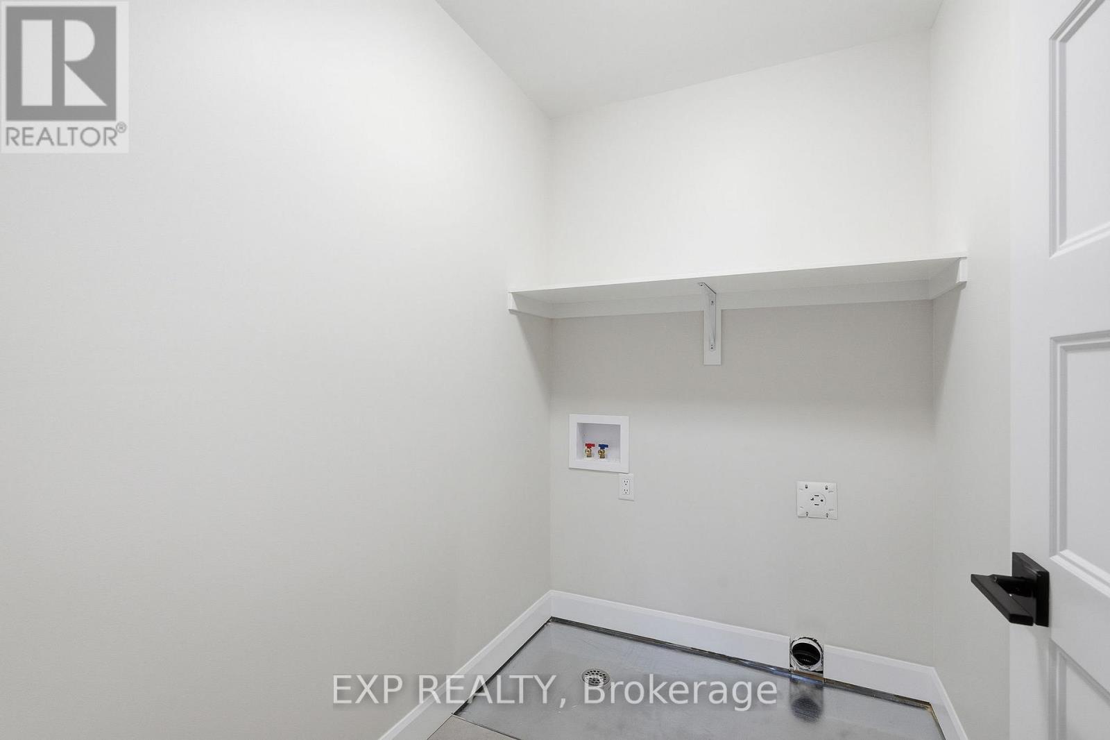 140 Elizabeth Crescent Property Photo 17