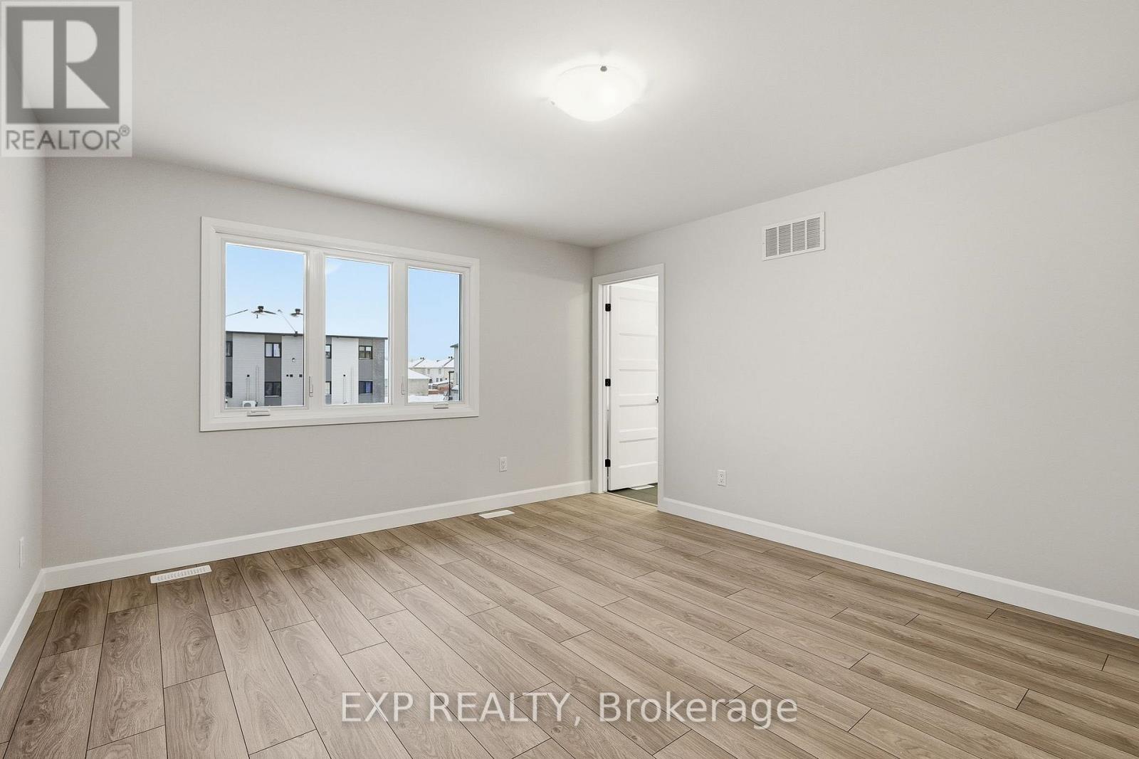 140 Elizabeth Crescent Property Photo 18