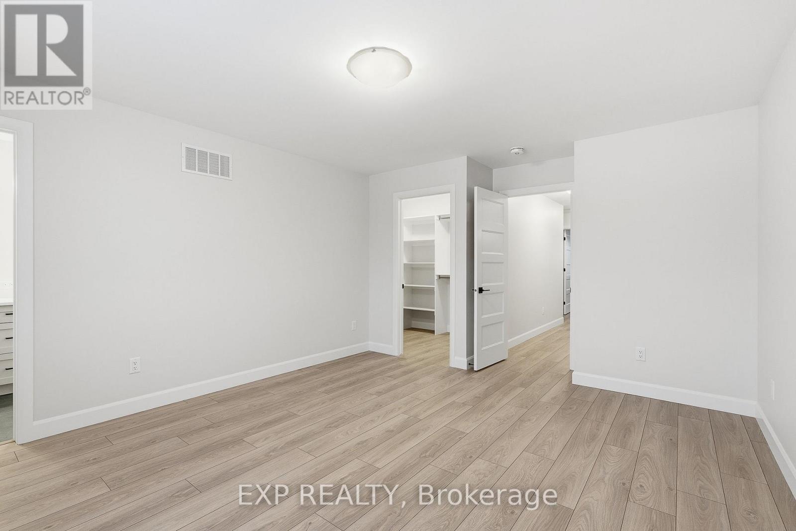 140 Elizabeth Crescent Property Photo 19