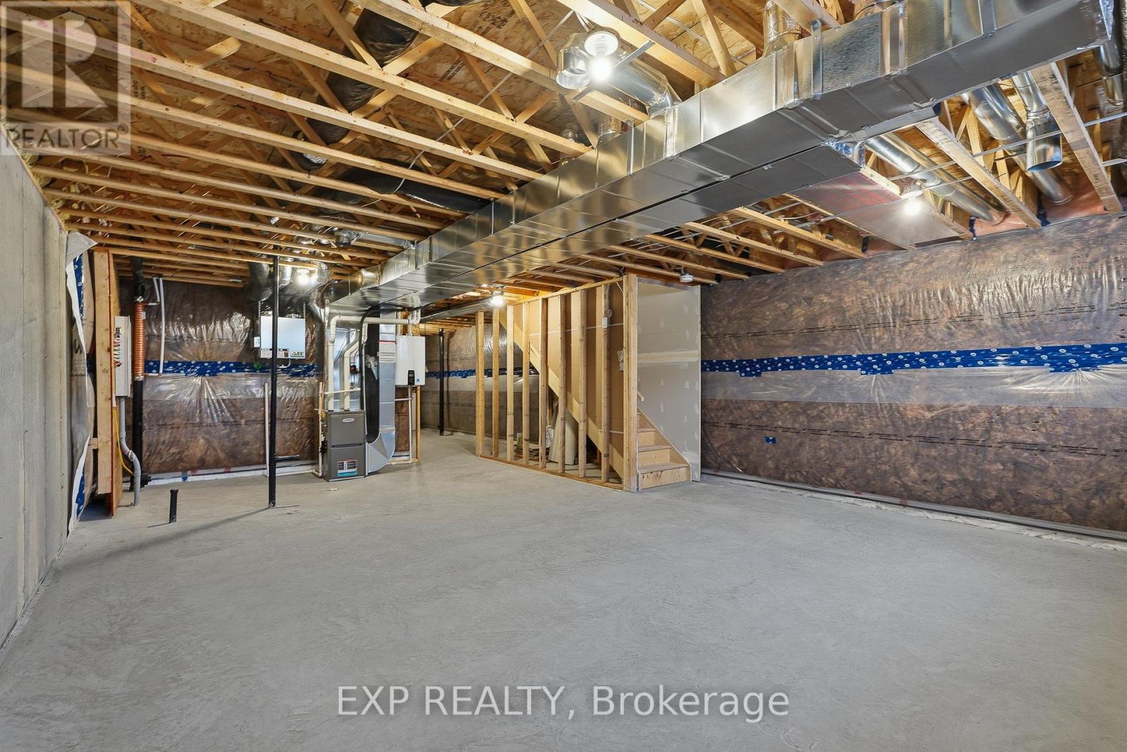140 Elizabeth Crescent Property Photo 22