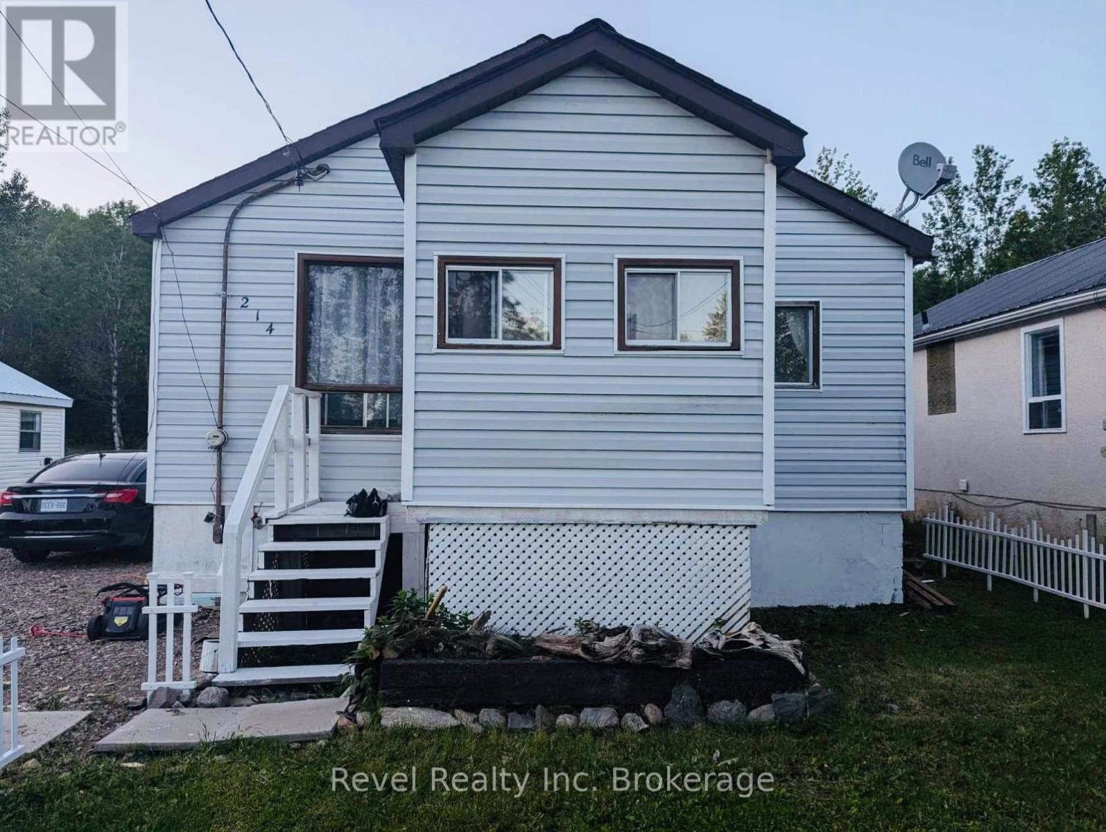 214 FOTHERINGHAM AVENUE Property Photo 1