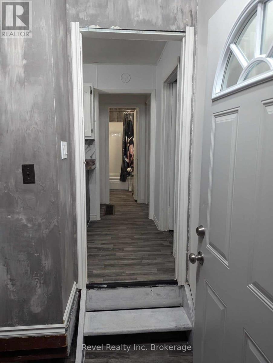 214 Fotheringham Avenue Property Photo 3