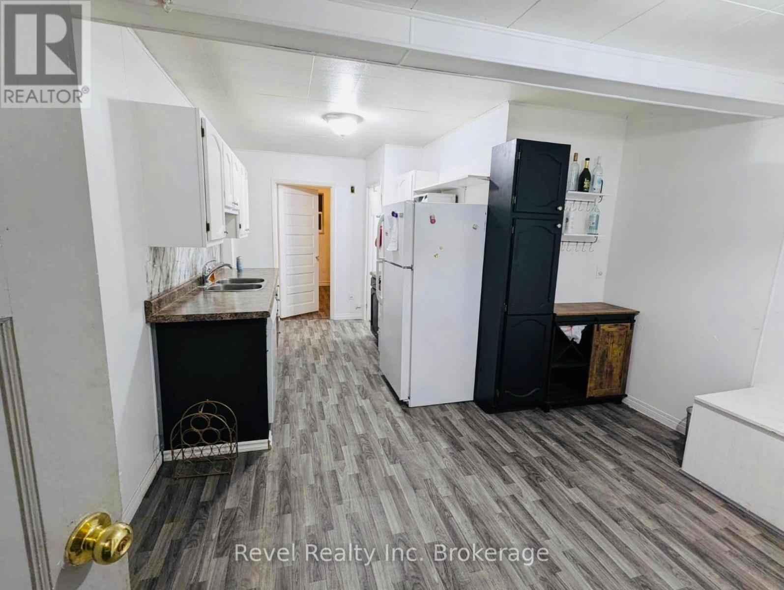 214 Fotheringham Avenue Property Photo 5