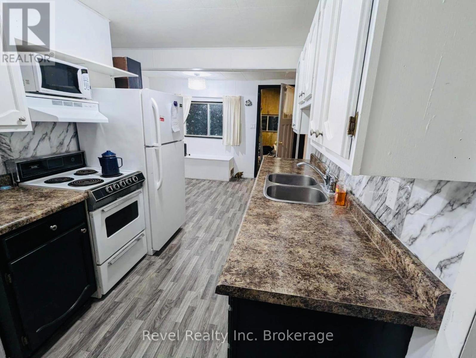 214 Fotheringham Avenue Property Photo 7