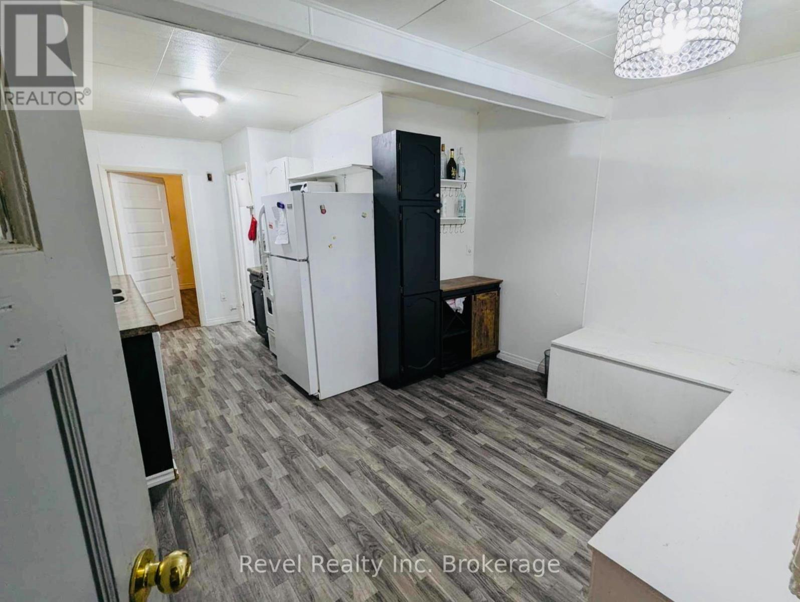 214 Fotheringham Avenue Property Photo 8