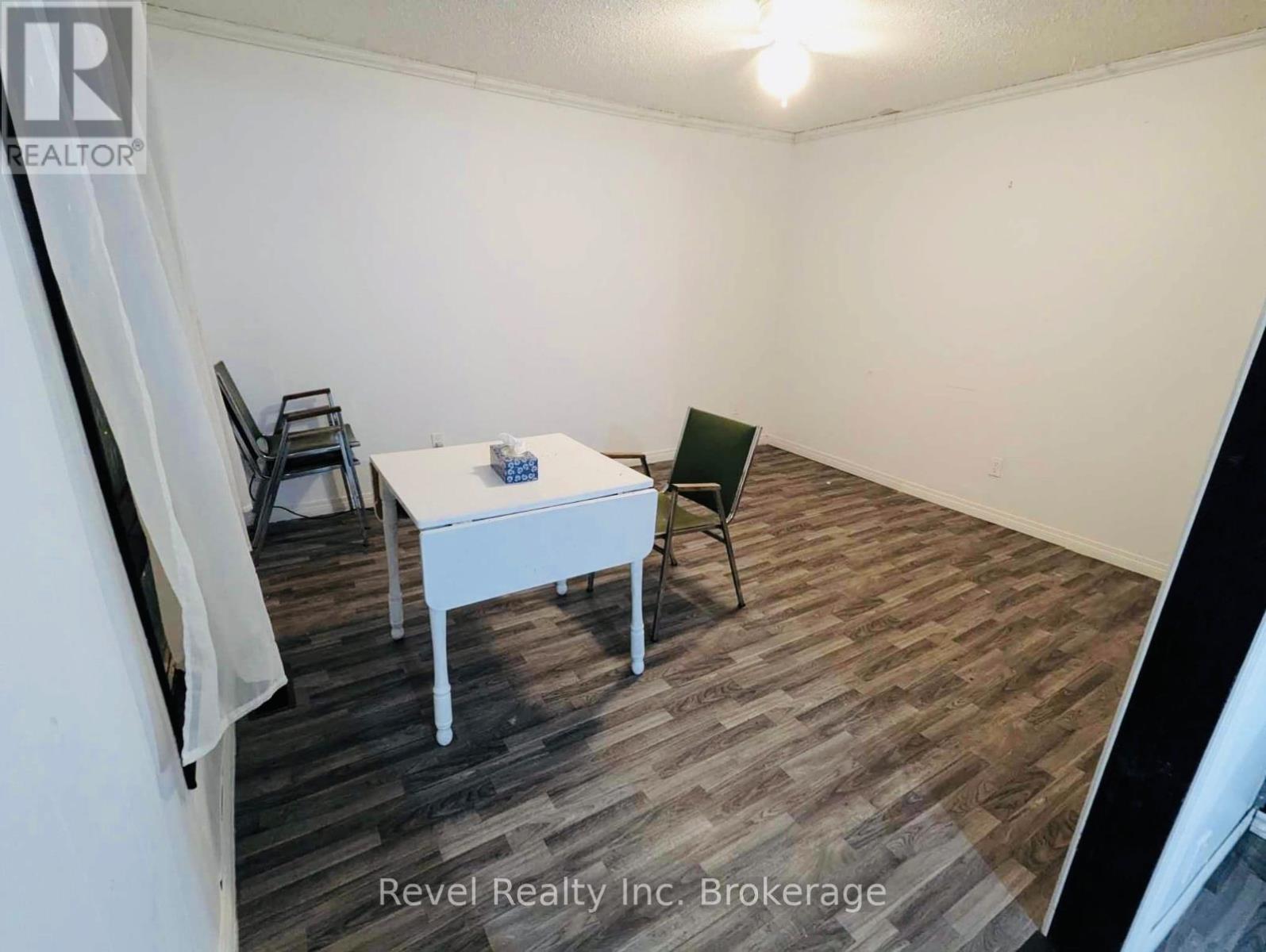 214 Fotheringham Avenue Property Photo 10