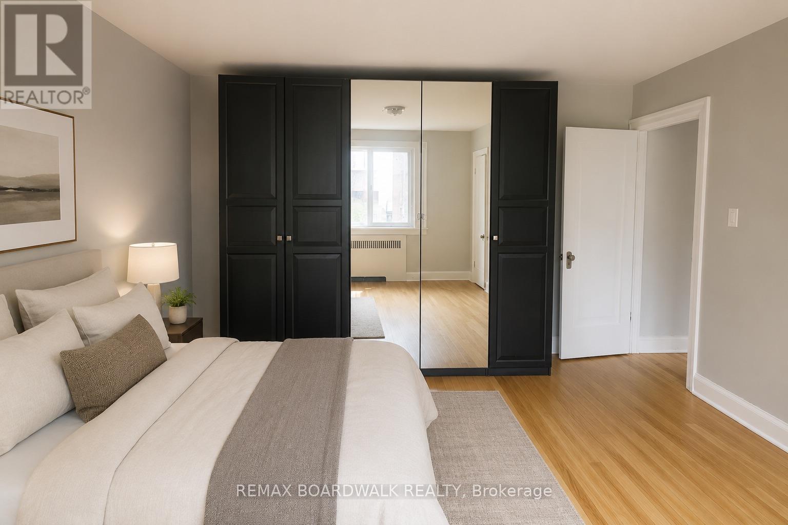 320 Laurier Avenue E Property Photo 6