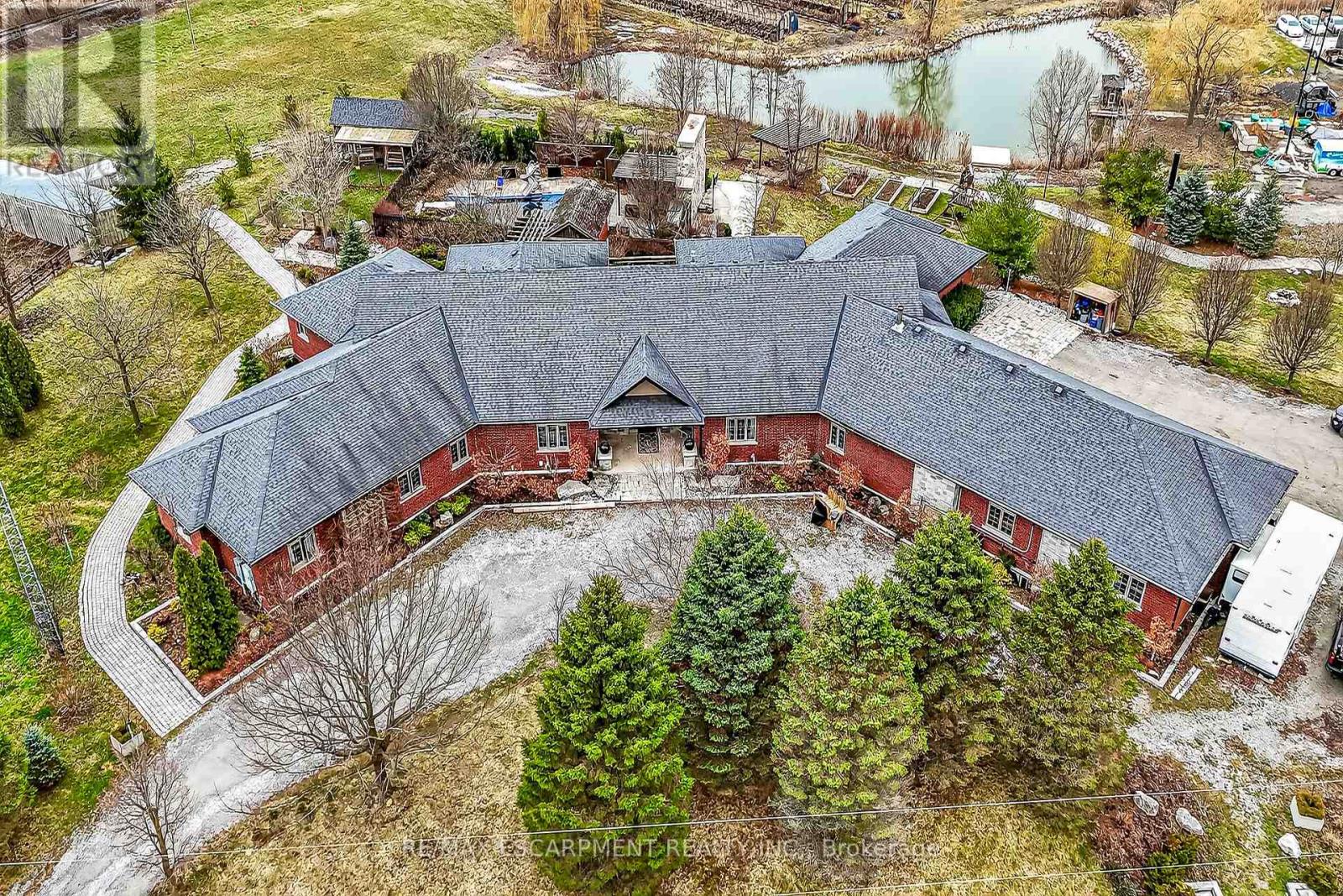 393 Old Onondaga Road E Property Photo 2
