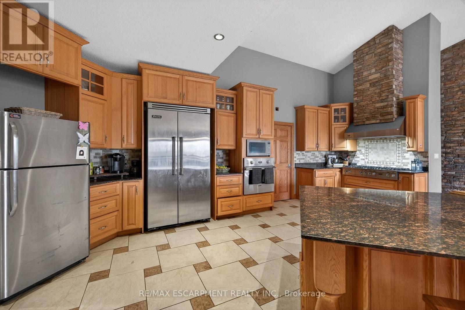 393 Old Onondaga Road E Property Photo 10