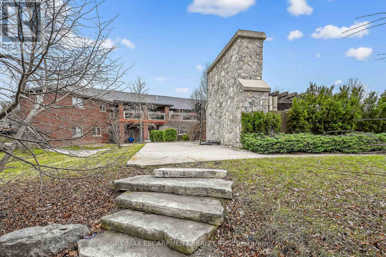 393 Old Onondaga Road E Property Photo 27
