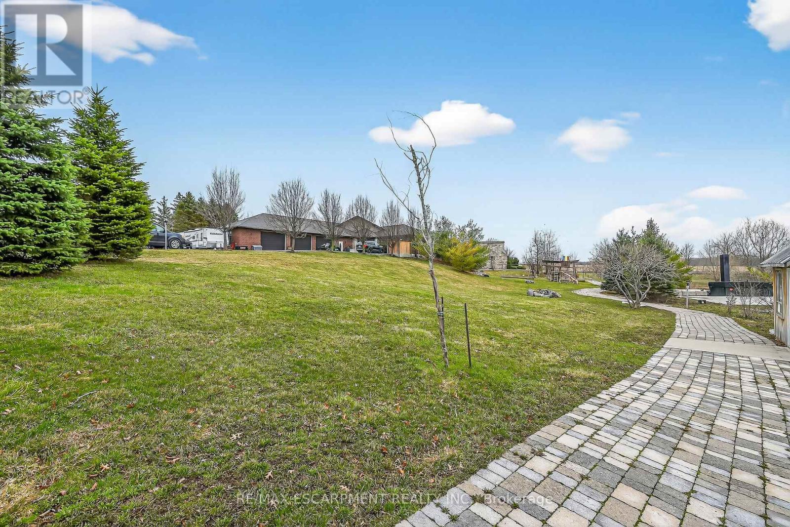 393 Old Onondaga Road E Property Photo 38