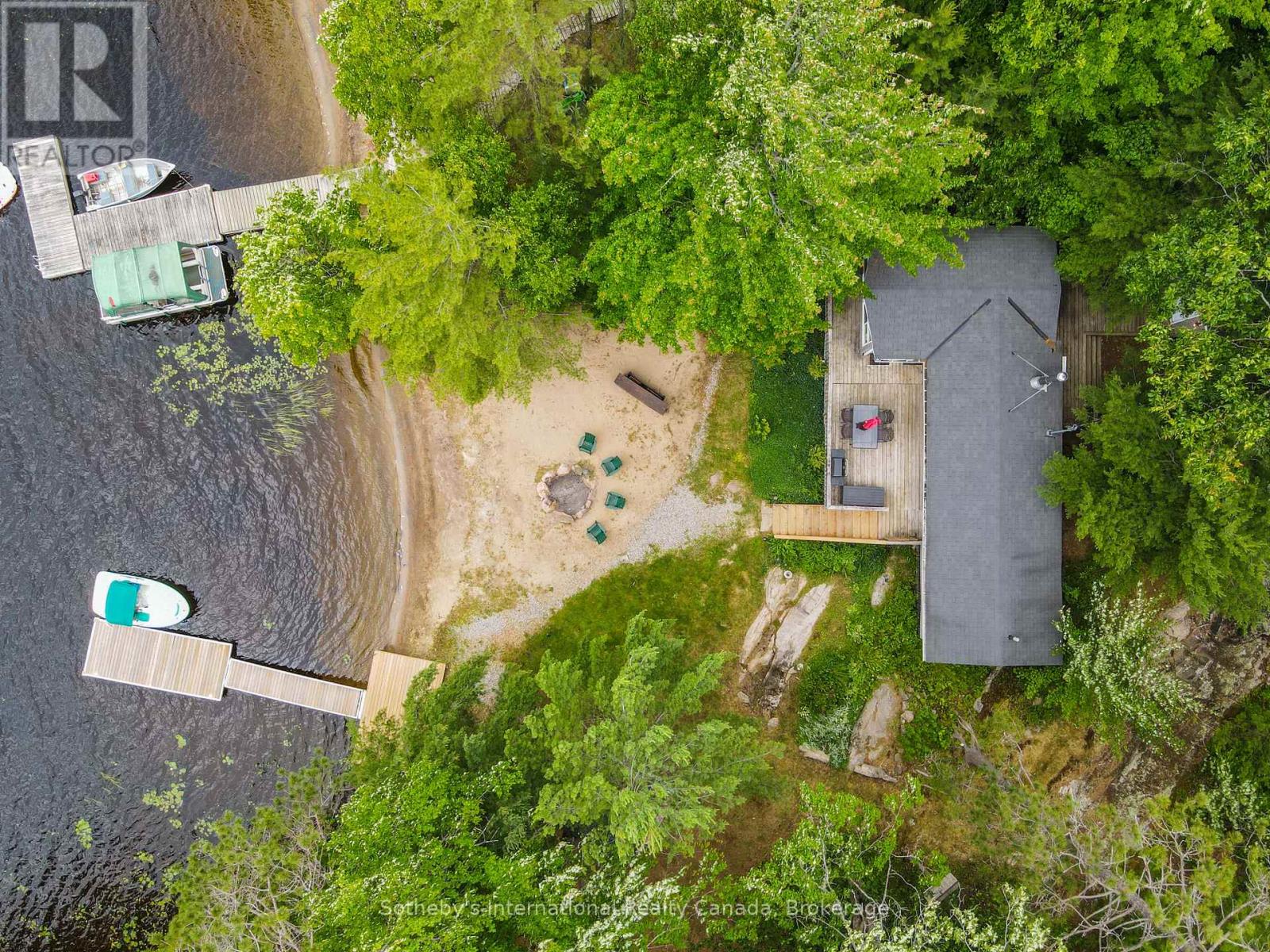 1040 Kahshe Lake Property Photo 3